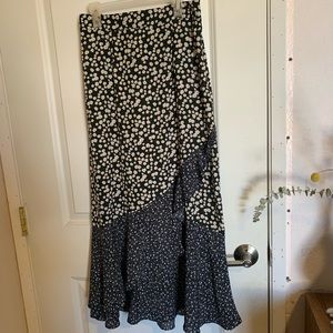 A line mixed print skirt with ruffle